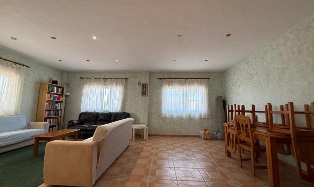 Odsprzedaż - Szalet - Albatera