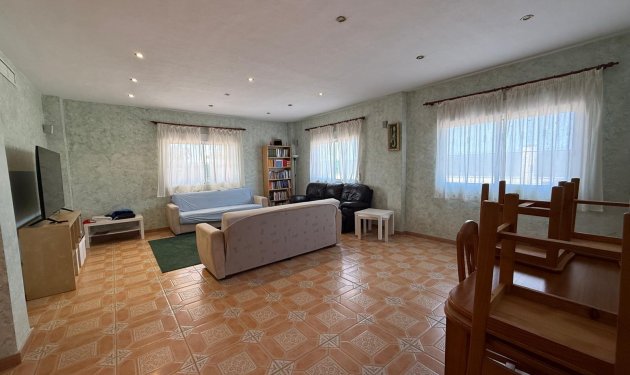 Odsprzedaż - Szalet - Albatera