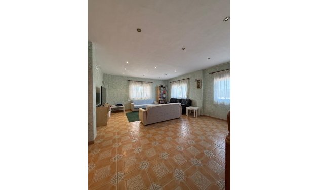 Odsprzedaż - Szalet - Albatera