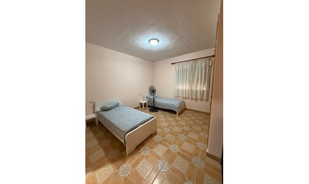 Odsprzedaż - Szalet - Albatera