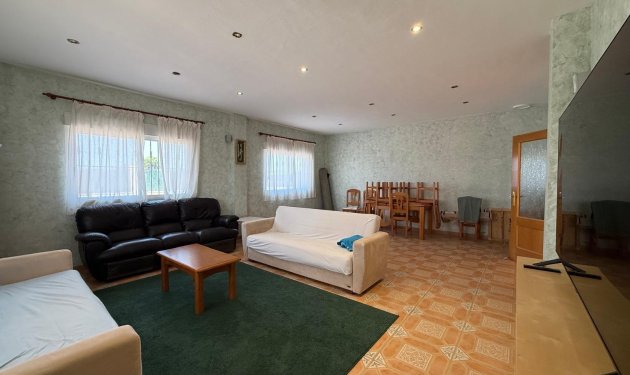 Odsprzedaż - Szalet - Albatera