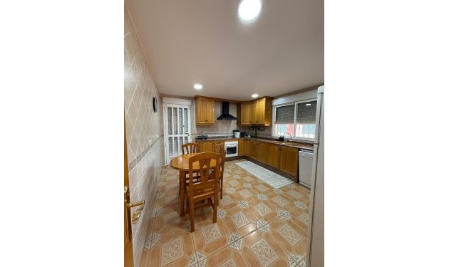 Odsprzedaż - Szalet - Albatera