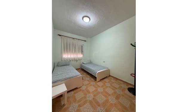 Odsprzedaż - Szalet - Albatera