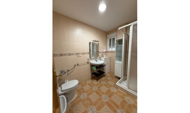 Odsprzedaż - Szalet - Albatera