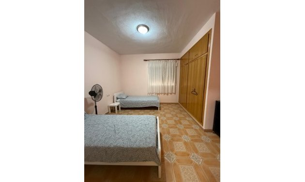 Odsprzedaż - Szalet - Albatera