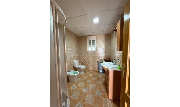 Odsprzedaż - Szalet - Albatera