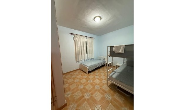 Odsprzedaż - Szalet - Albatera