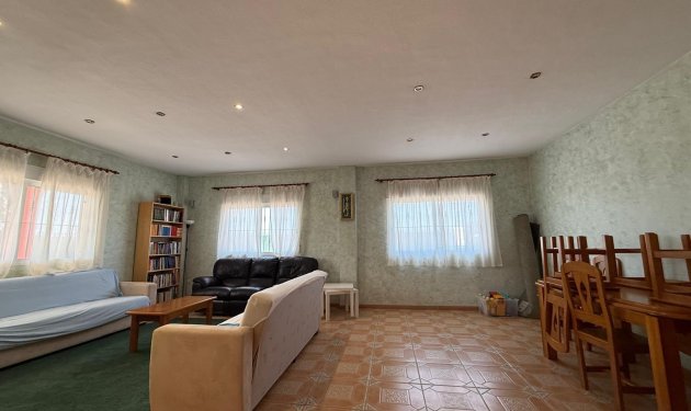 Odsprzedaż - Szalet - Albatera