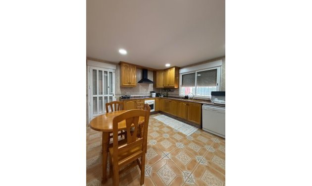 Odsprzedaż - Szalet - Albatera