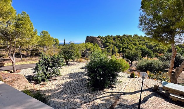 Resale - Villa - Altea