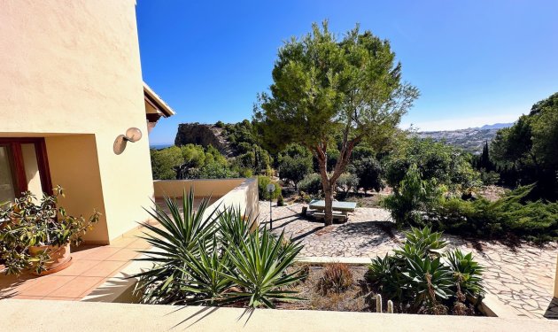 Resale - Villa - Altea