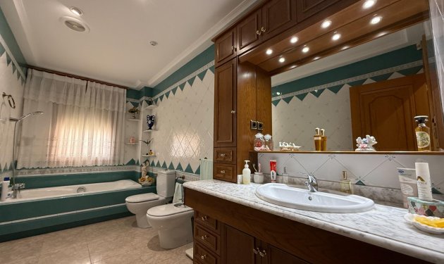 Resale - Chalet - Valverde (Alicante) - Valverde