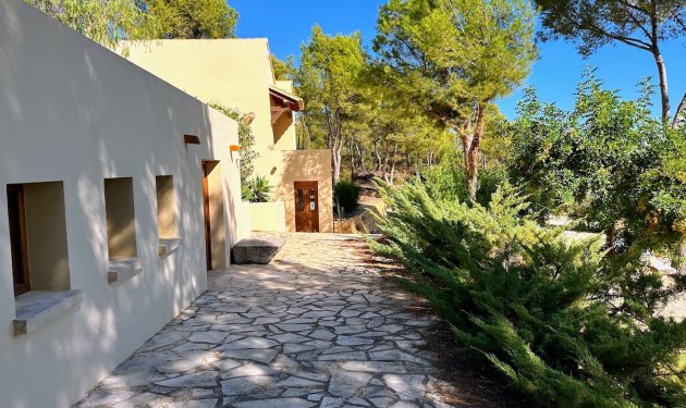 Resale - Villa - Altea