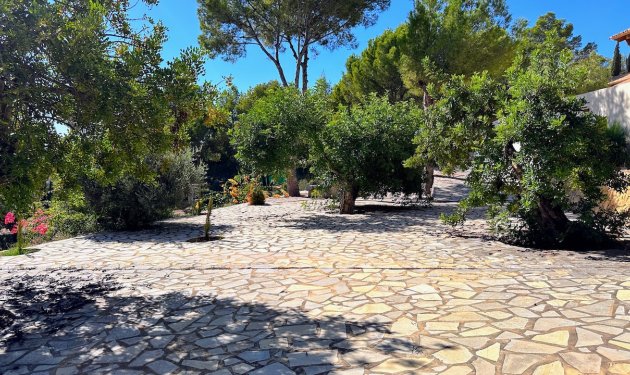 Resale - Villa - Altea