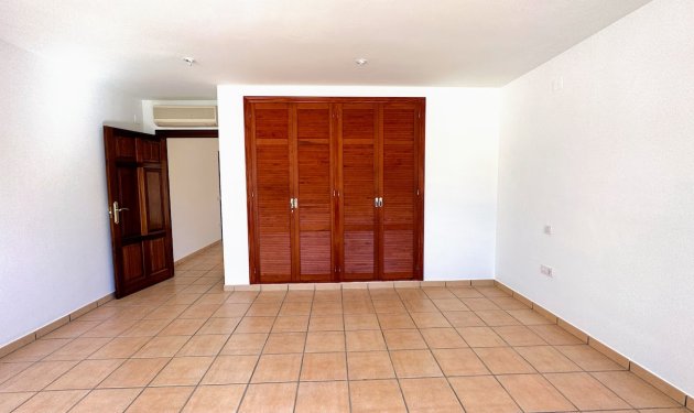 Resale - Villa - Altea