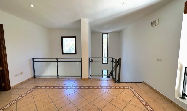 Resale - Villa - Altea