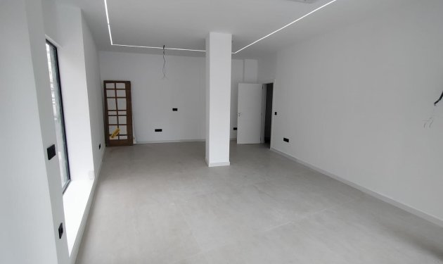 Long Term Rental - Local comercial - Torrevieja - La Mata