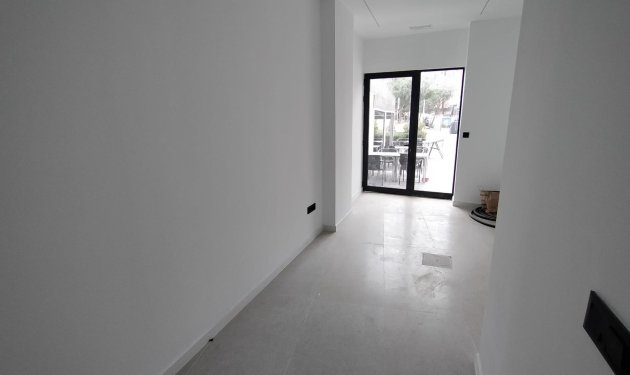 Long Term Rental - Local comercial - Torrevieja - La Mata