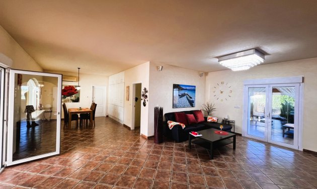 Herverkoop - Chalet - Orihuela