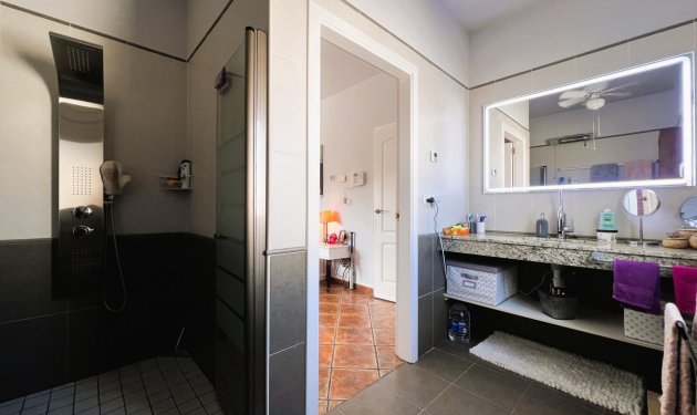 Herverkoop - Chalet - Orihuela