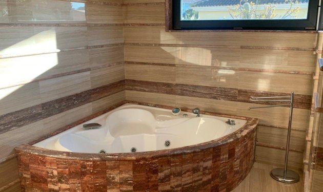 Resale - Chalet - Alicante - Playa de San Juan