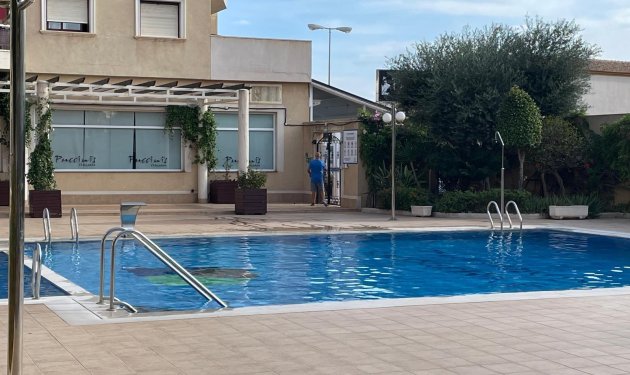 Resale - Apartamento - Orihuela Costa - Campoamor