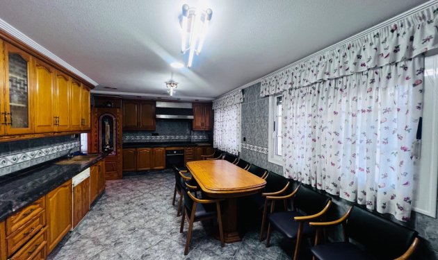 Resale - Chalet - Elche - Ciudad Jardin