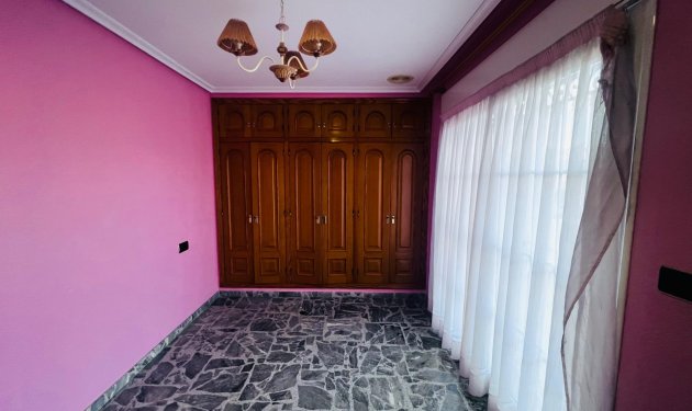 Resale - Chalet - Elche - Ciudad Jardin