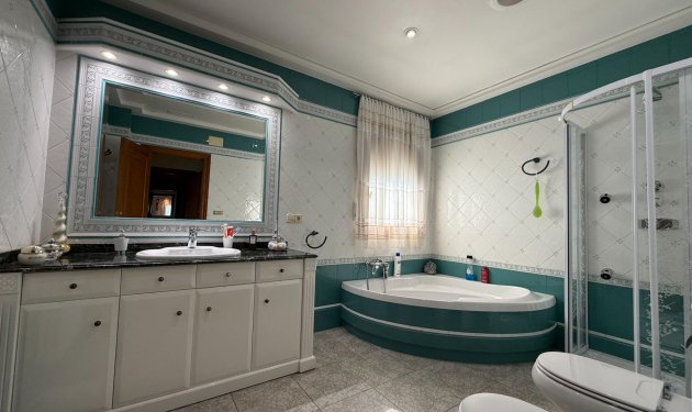 Resale - Chalet - Valverde (Alicante) - Valverde