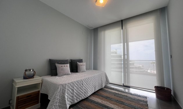 Resale - Apartamento - Elche - Playa arenales del sol