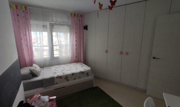 Resale - Piso - Torrevieja - Playa de la mata