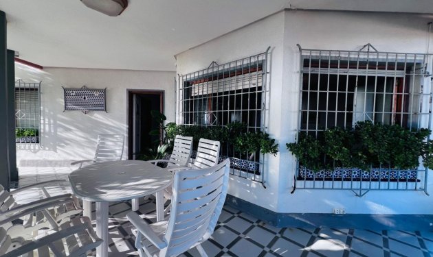 Resale - Chalet - Santa Pola - Santiago bernabeu