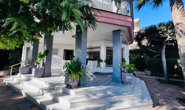 Resale - Chalet - Santa Pola - Santiago bernabeu