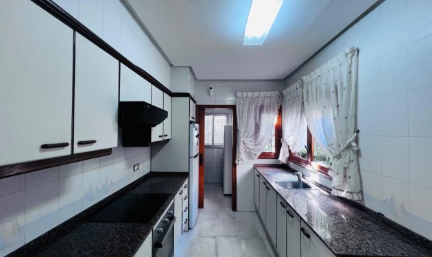 Resale - Chalet - Santa Pola - Santiago bernabeu