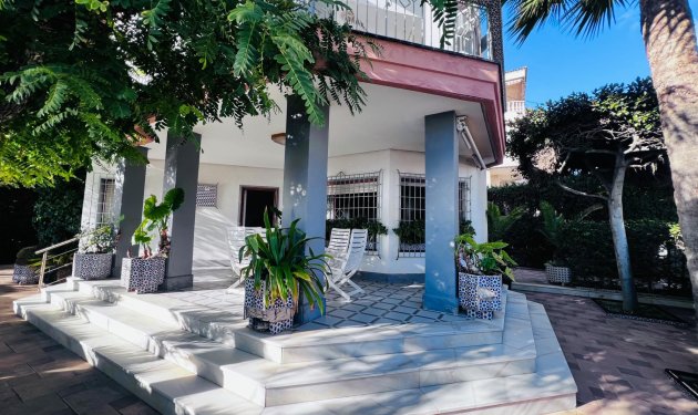 Resale - Chalet - Santa Pola - Santiago bernabeu