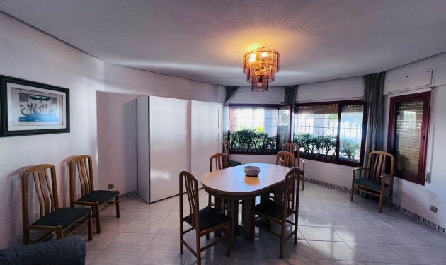 Resale - Chalet - Santa Pola - Santiago bernabeu