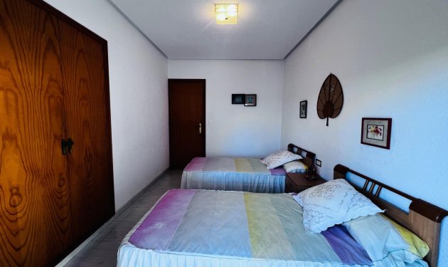 Resale - Chalet - Santa Pola - Santiago bernabeu