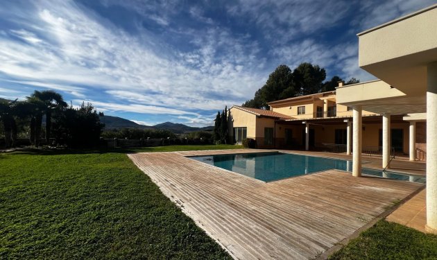 Odsprzedaż - Finca rústica - Penaguila