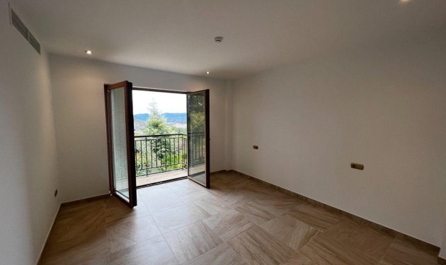 Odsprzedaż - Finca rústica - Penaguila