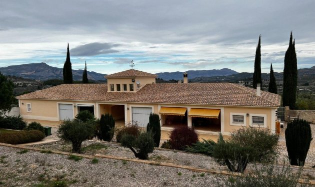 Odsprzedaż - Finca rústica - Penaguila