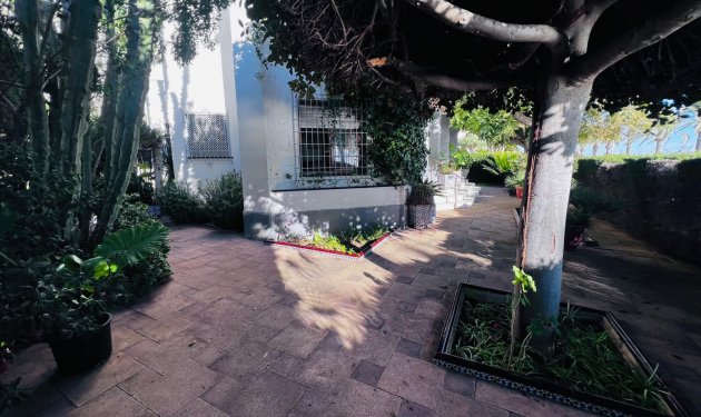 Resale - Chalet - Santa Pola - Santiago bernabeu