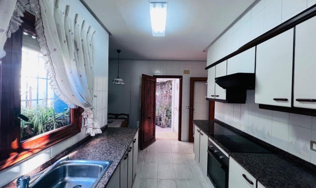 Resale - Chalet - Santa Pola - Santiago bernabeu