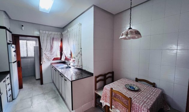 Resale - Chalet - Santa Pola - Santiago bernabeu