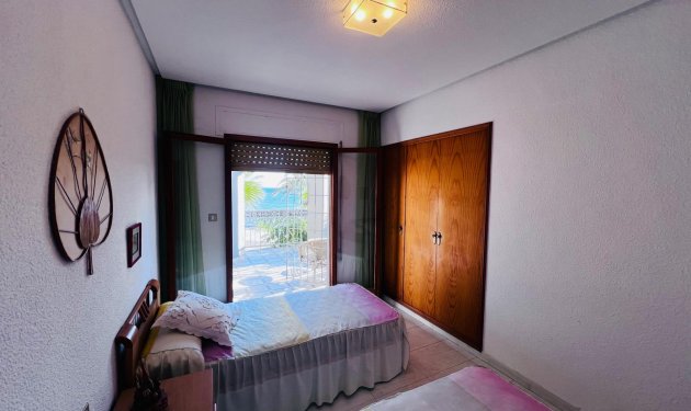 Resale - Chalet - Santa Pola - Santiago bernabeu