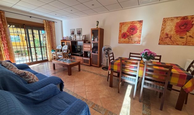 Resale - Chalet - Orihuela Costa - Punta Prima
