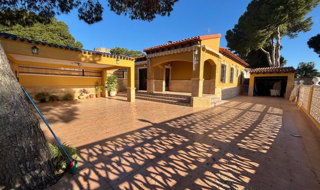Resale - Chalet - Orihuela Costa - Punta Prima