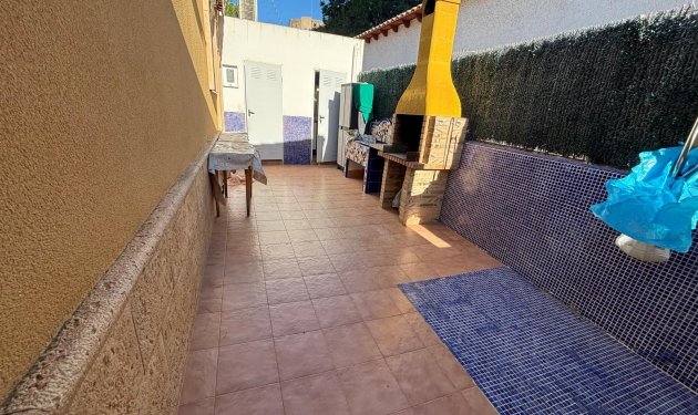 Resale - Chalet - Orihuela Costa - Punta Prima
