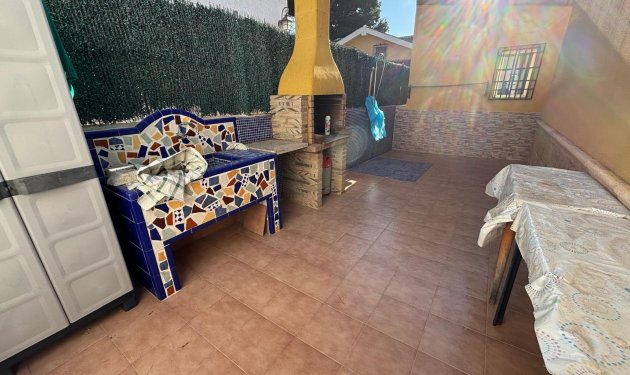 Resale - Chalet - Orihuela Costa - Punta Prima