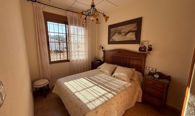 Resale - Chalet - Orihuela Costa - Punta Prima