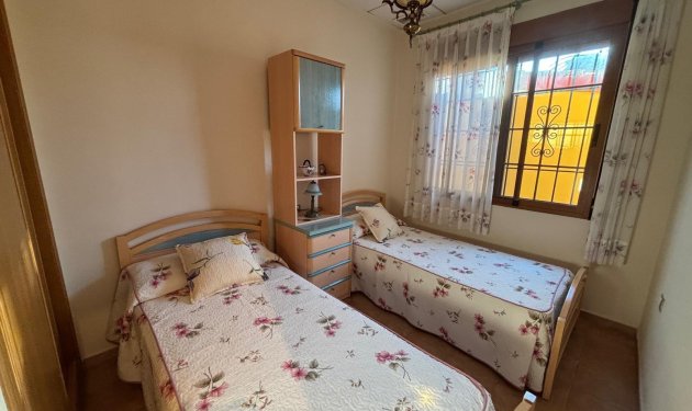 Resale - Chalet - Orihuela Costa - Punta Prima